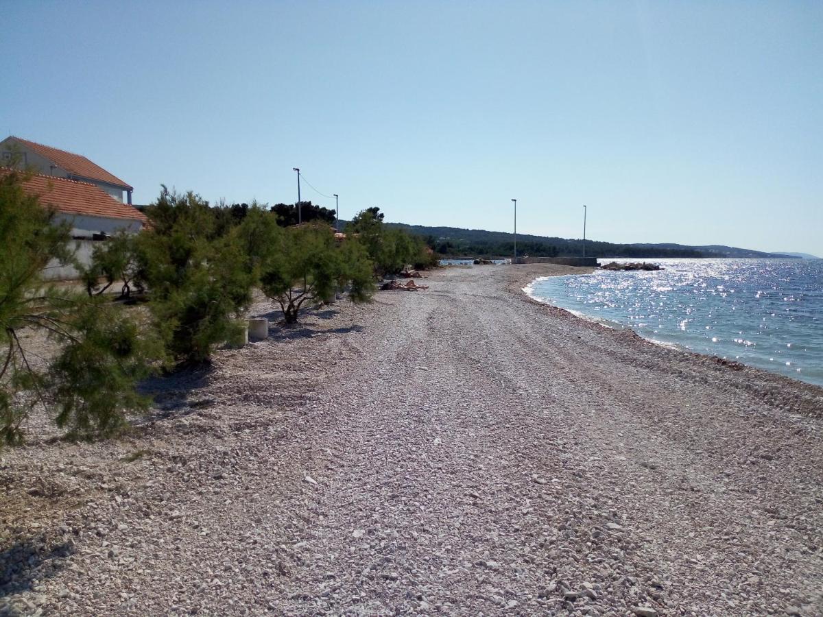 Apartments Zvonimir,Place By The Sea Mirce Eksteriør bilde