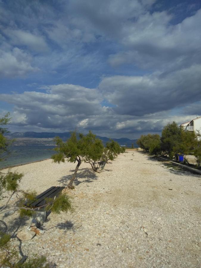 Apartments Zvonimir,Place By The Sea Mirce Eksteriør bilde